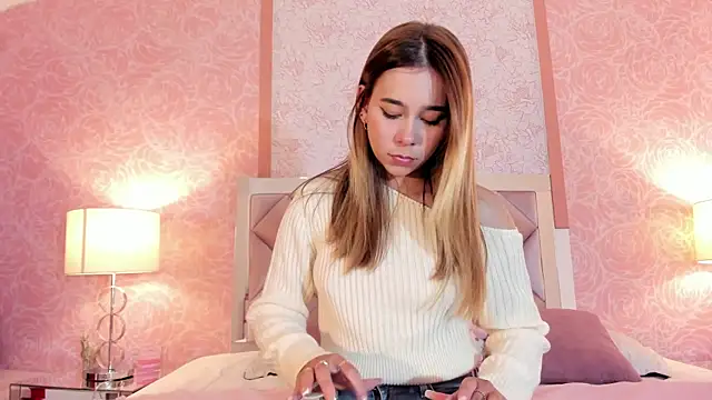 Snapshot of Lezy_ chatting on November 12, 8:08 pm Lezy online show from November 12, 8:08 pm