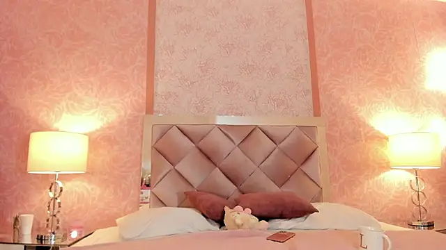 Snapshot of Lezy_ chatting on November 19, 7:36 pm Lezy online show from November 19, 7:36 pm