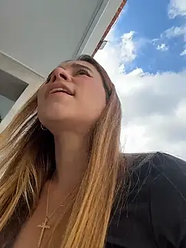 Snapshot of Lezy_ chatting on December 13, 7:53 pm Lezy online show from December 13, 7:53 pm