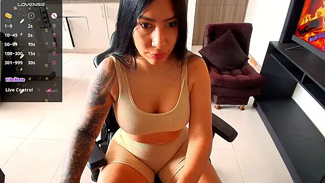 Snapshot of Pamela-fit chatting on May 18, 7:41 pm Pamela-fit online show from May 18, 7:41 pm