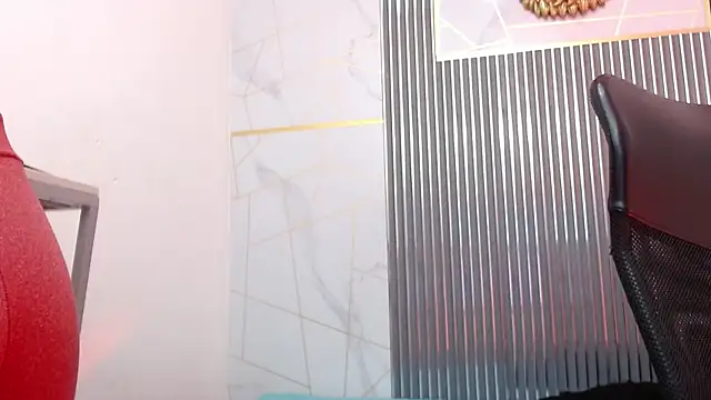 Cloeandtyfanny online show from April 18, 1:37 pm