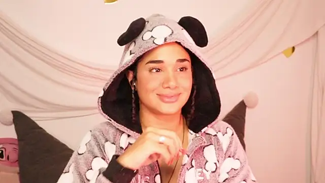 Mysensualbrunette1 online show from March 7, 7:08 am