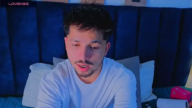 Issac james  online show from March 27, 2:28 am