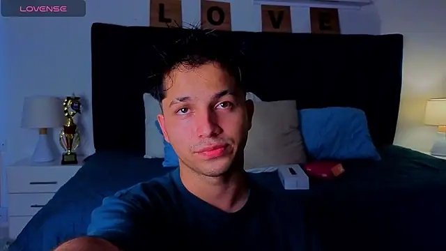 Issac james  online show from April 10, 4:06 am