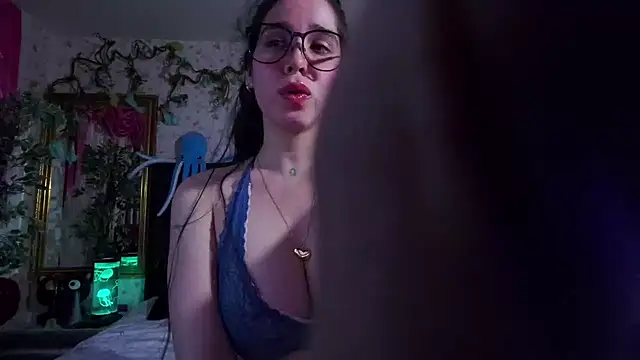 Snapshot of Elizabeth77_ chatting on January 26, 10:23 am Elizabeth77 online show from January 26, 10:23 am