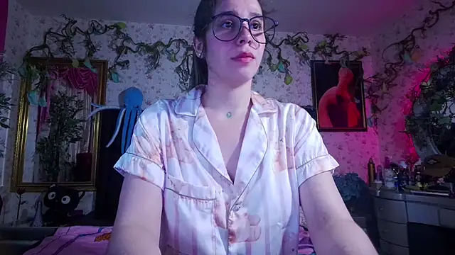 Snapshot of Elizabeth77_ chatting on February 22, 12:19 pm Elizabeth77 online show from February 22, 12:19 pm