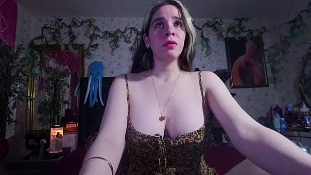 Snapshot of Elizabeth77_ chatting on October 6, 11:18 am Elizabeth77 online show from October 6, 11:18 am