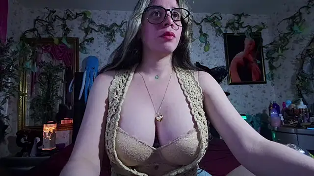 Snapshot of Elizabeth77_ chatting on October 9, 10:24 am Elizabeth77 online show from October 9, 10:24 am