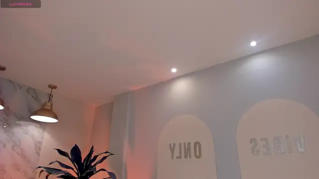 PaulinaSantos  online show from April 21, 7:17 pm