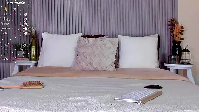 Snapshot of romina-brunette chatting on December 3, 6:38 pm romina-brunette online show from December 3, 6:38 pm