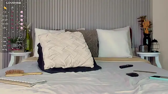 Snapshot of romina-brunette chatting on December 12, 8:43 pm romina-brunette online show from December 12, 8:43 pm