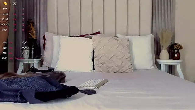 Snapshot of romina-brunette chatting on March 3, 12:37 pm romina-brunette online show from March 3, 12:37 pm