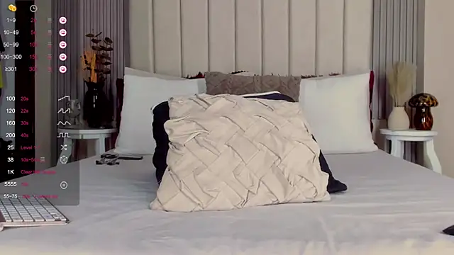 Snapshot of romina-brunette chatting on March 8, 12:30 pm romina-brunette online show from March 8, 12:30 pm