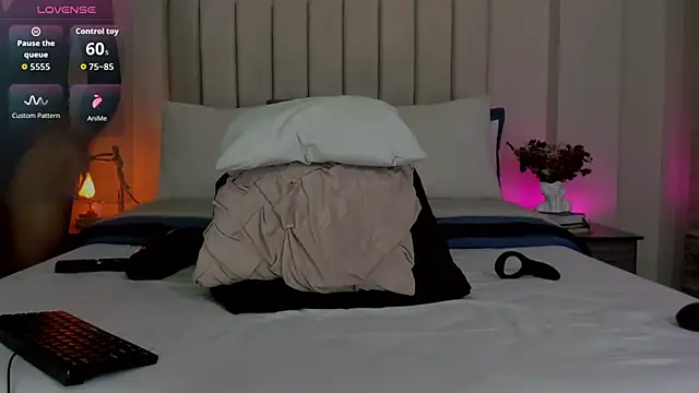 romina-brunette online show from January 15, 7:28 pm