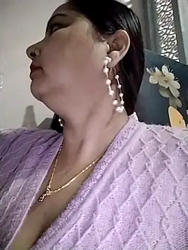 Snapshot of Dianaa9 chatting on February 15, 4:45 pm Dianaa9 online show from February 15, 4:45 pm