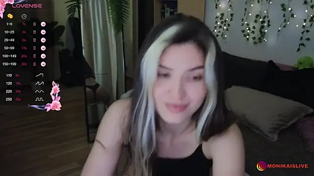 monikavenom online show from September 28, 1:11 am