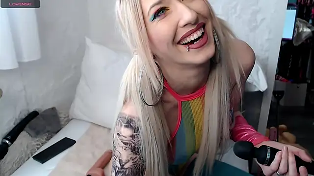 Snapshot of Julia-Sugar chatting on March 5, 3:29 pm Julia-Sugar online show from March 5, 3:29 pm