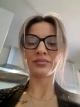 SweetMonicaUK online show from January 29, 9:44 am