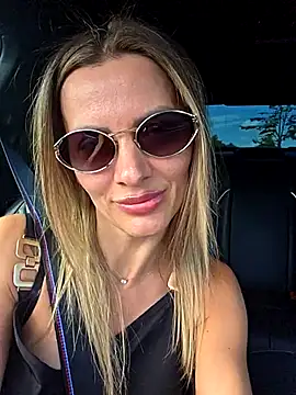 SweetMonicaUK online show from September 11, 9:42 am