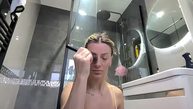 SweetMonicaUK online show from December 3, 8:56 am