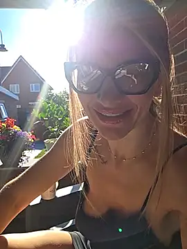 SweetMonicaUK online show from July 27, 7:04 am