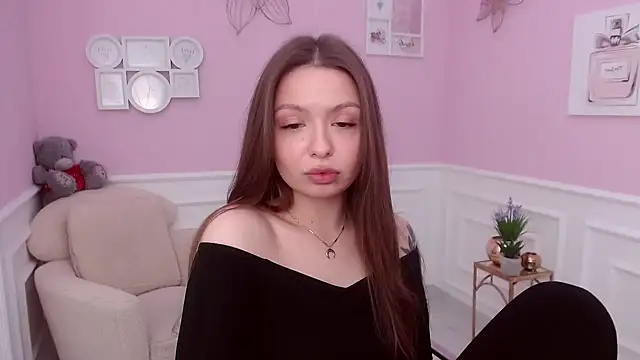 Snapshot of LucySkilar chatting on December 5, 5:48 am LucySkilar online show from December 5, 5:48 am