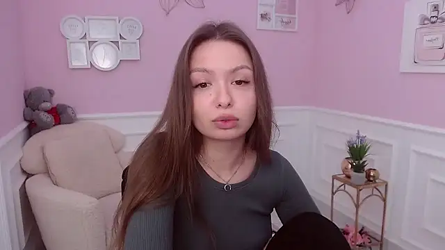 Snapshot of LucySkilar chatting on December 12, 5:52 am LucySkilar online show from December 12, 5:52 am