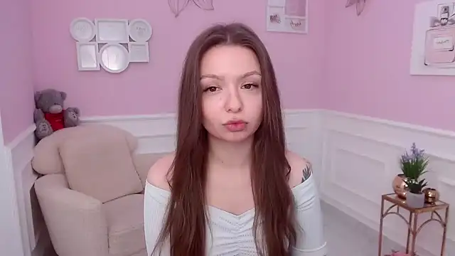 Snapshot of LucySkilar chatting on December 22, 6:06 am LucySkilar online show from December 22, 6:06 am