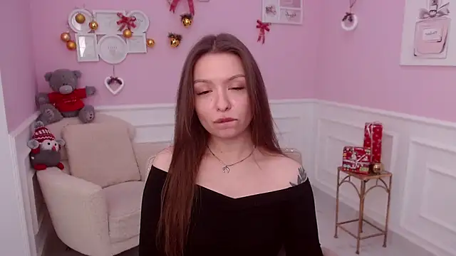 Snapshot of LucySkilar chatting on December 24, 8:00 am LucySkilar online show from December 24, 8:00 am