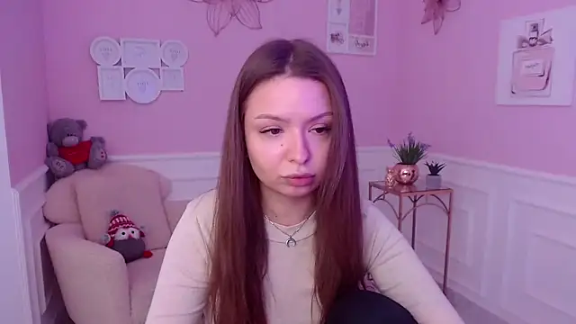 Snapshot of LucySkilar chatting on January 17, 8:34 am LucySkilar online show from January 17, 8:34 am