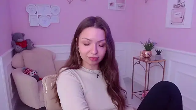 Snapshot of LucySkilar chatting on January 26, 12:43 pm LucySkilar online show from January 26, 12:43 pm