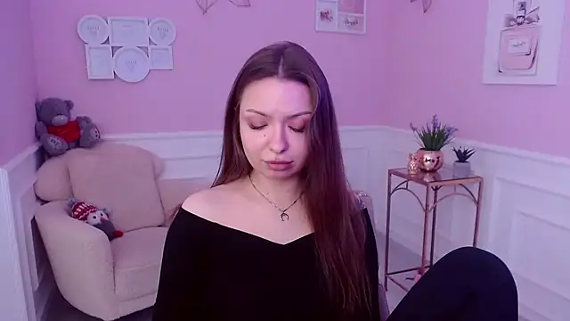 Snapshot of LucySkilar chatting on January 27, 7:35 am LucySkilar online show from January 27, 7:35 am