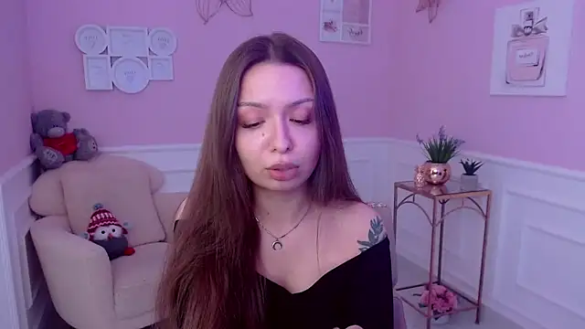 Snapshot of LucySkilar chatting on January 27, 11:00 am LucySkilar online show from January 27, 11:00 am