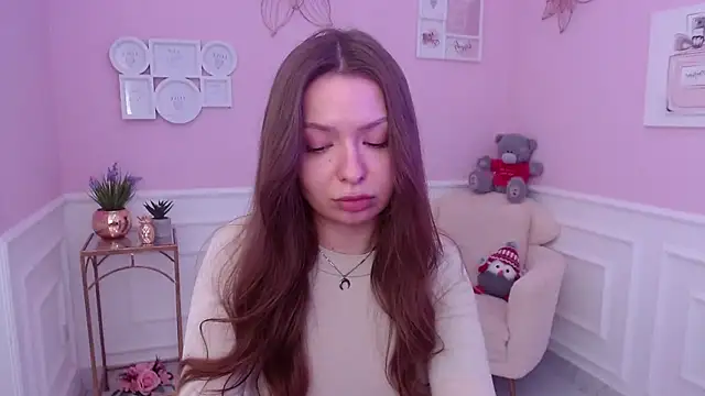 Snapshot of LucySkilar chatting on February 2, 9:08 am LucySkilar online show from February 2, 9:08 am