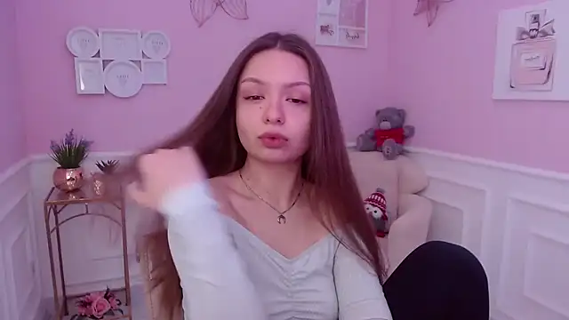 Snapshot of LucySkilar chatting on February 4, 5:53 am LucySkilar online show from February 4, 5:53 am