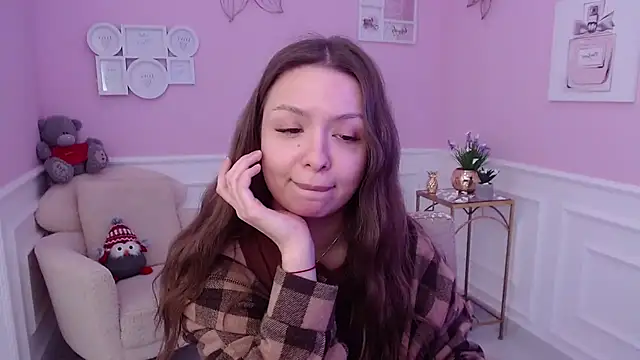 Snapshot of LucySkilar chatting on March 16, 10:22 am LucySkilar online show from March 16, 10:22 am