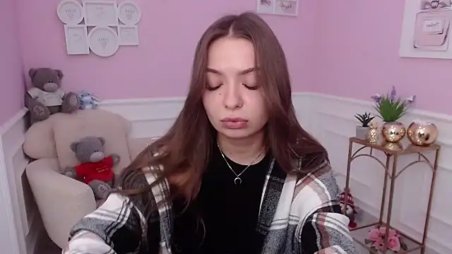 Snapshot of LucySkilar chatting on September 14, 5:17 am LucySkilar online show from September 14, 5:17 am