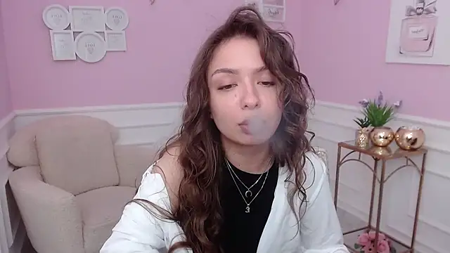 Snapshot of LucySkilar chatting on October 5, 4:33 am LucySkilar online show from October 5, 4:33 am