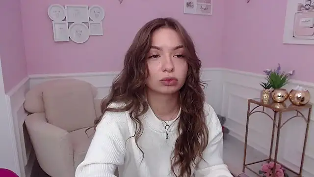 Snapshot of LucySkilar chatting on October 9, 4:32 am LucySkilar online show from October 9, 4:32 am