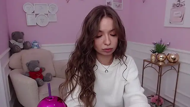 Snapshot of LucySkilar chatting on October 12, 4:33 am LucySkilar online show from October 12, 4:33 am