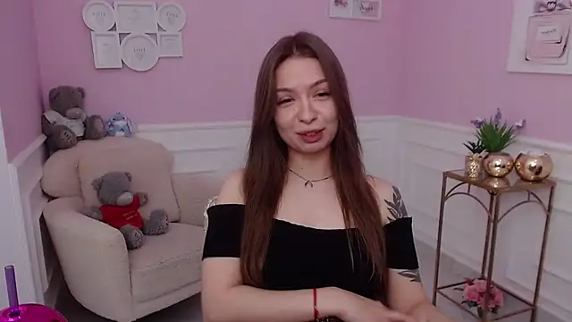 Snapshot of LucySkilar chatting on October 13, 5:40 am LucySkilar online show from October 13, 5:40 am