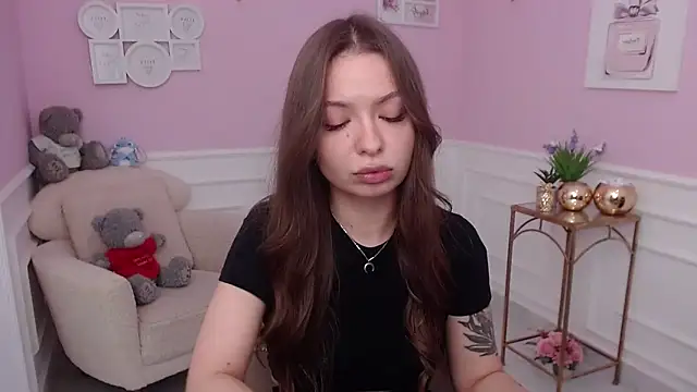 Snapshot of LucySkilar chatting on October 21, 4:35 am LucySkilar online show from October 21, 4:35 am