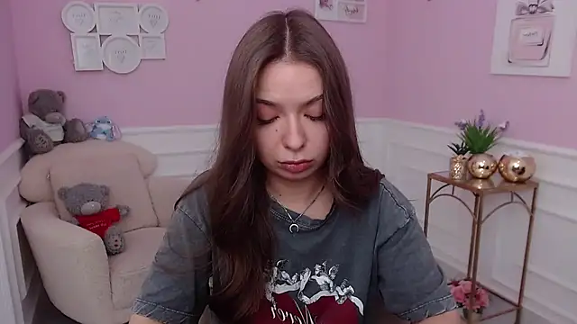 Snapshot of LucySkilar chatting on October 23, 4:56 am LucySkilar online show from October 23, 4:56 am