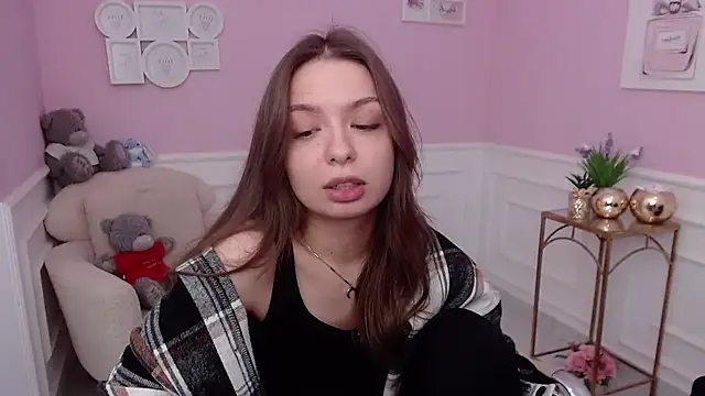 Snapshot of LucySkilar chatting on October 24, 10:00 am LucySkilar online show from October 24, 10:00 am