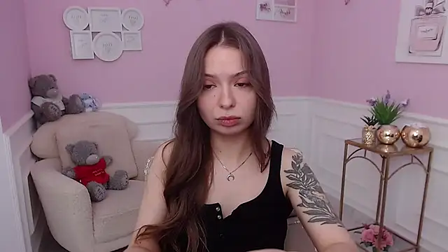 Snapshot of LucySkilar chatting on October 26, 5:35 am LucySkilar online show from October 26, 5:35 am