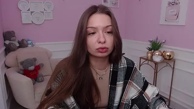 Snapshot of LucySkilar chatting on November 3, 7:31 am LucySkilar online show from November 3, 7:31 am