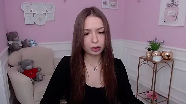 Snapshot of LucySkilar chatting on November 13, 10:36 am LucySkilar online show from November 13, 10:36 am