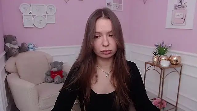 Snapshot of LucySkilar chatting on November 23, 5:40 am LucySkilar online show from November 23, 5:40 am