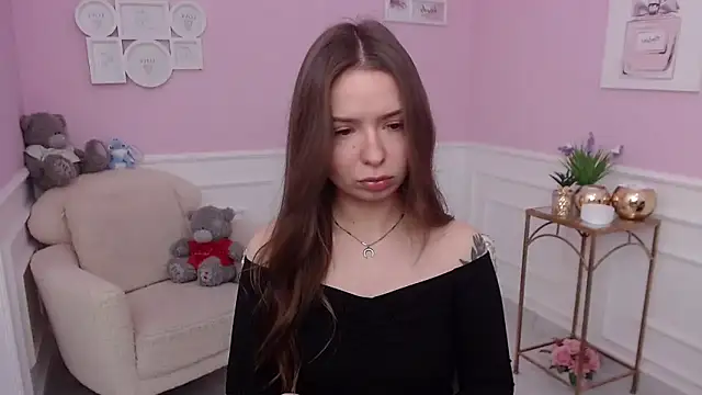 Snapshot of LucySkilar chatting on November 24, 5:51 am LucySkilar online show from November 24, 5:51 am