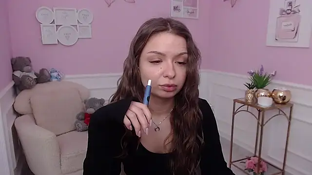 Snapshot of LucySkilar chatting on November 25, 7:52 am LucySkilar online show from November 25, 7:52 am